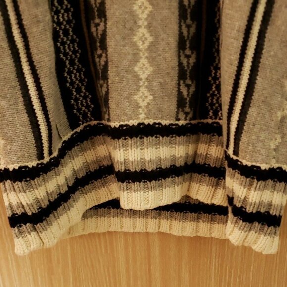 Old Navy Aztec Print Scoop Neck sweater - Picture 5 of 7